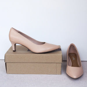 CLARKS : Kitten heel leather pumps